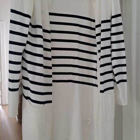 Cardigan i offwhite/marineblå