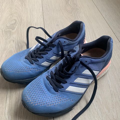 joggesko i str 36,5 (37) fra Adidas