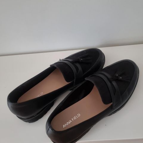 Black shoes perfect for spring! Size 39