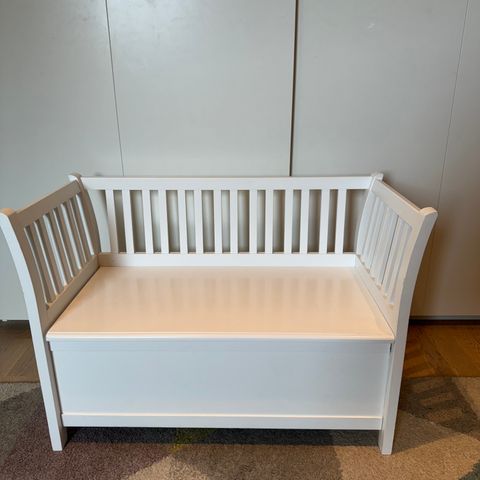 Barnebenk/sofa med oppbevaring fra Oliver furniture