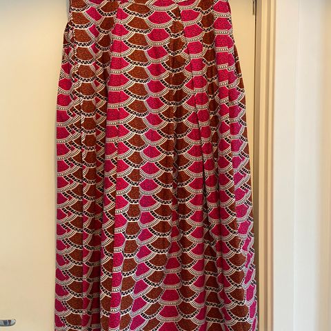 Beautiful african print ladies skirt, size Large. Pink and brown.