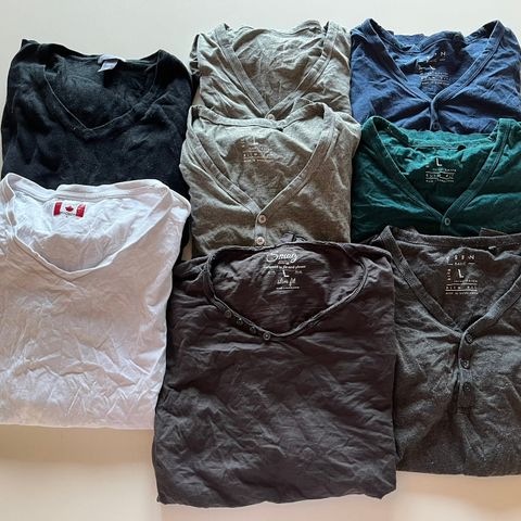 Vanlig og v-neck t-skjorter