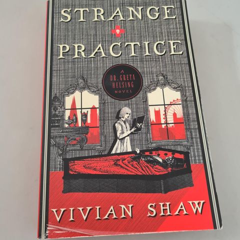 Strange Practice av Vivian Shaw