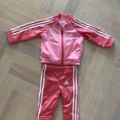 Adidas sett til baby, str 62