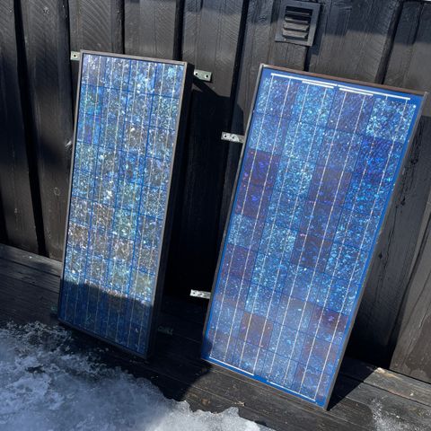 2 stk solcellepanel med regulator