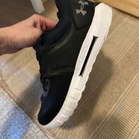 UNDER ARMOUR sneakers dame