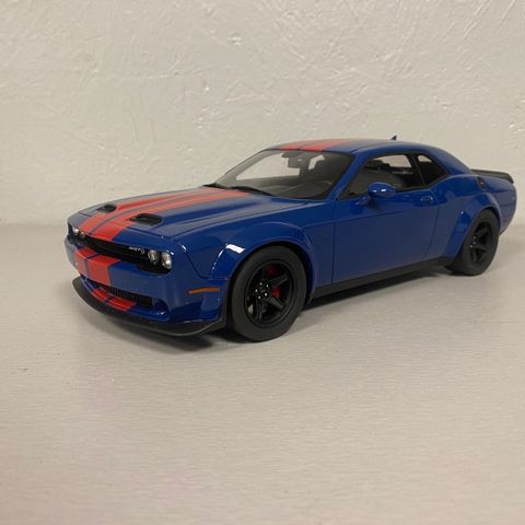 Dodge Challenger super stock 1:18 fra GT spirit selges