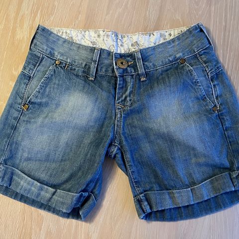 Pepe Jeans dongerishorts, str. 26