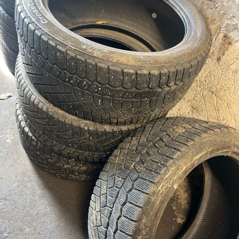 275/40 r20 piggfri vinterdekk