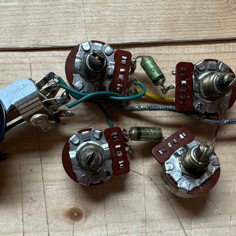 1976 Gibson SG harness