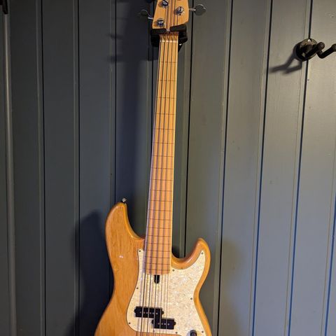 Marcus Miller Sire P7 5-strengs fretless bass