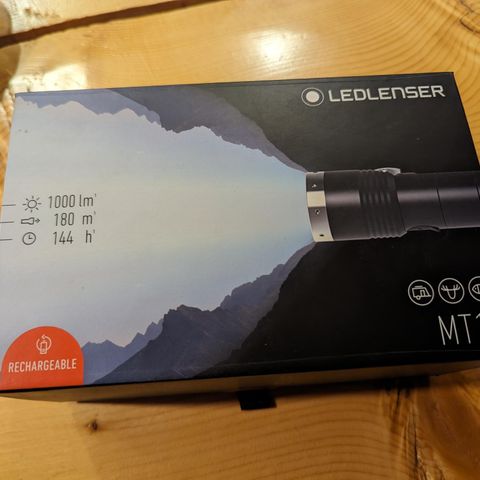 LEDLENSER MT 10 oppladbar lommelykt (1000 lumen) (Nypris 1399)