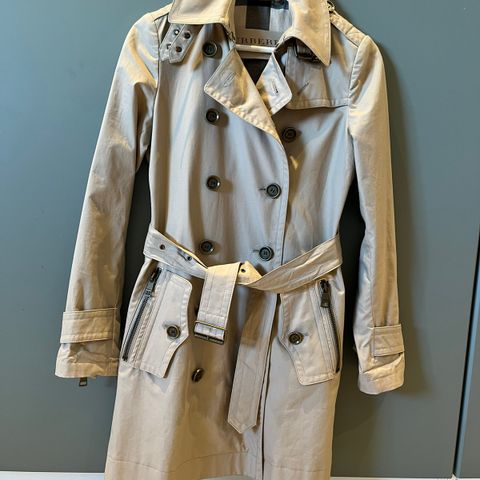 Burberry trenchcoat