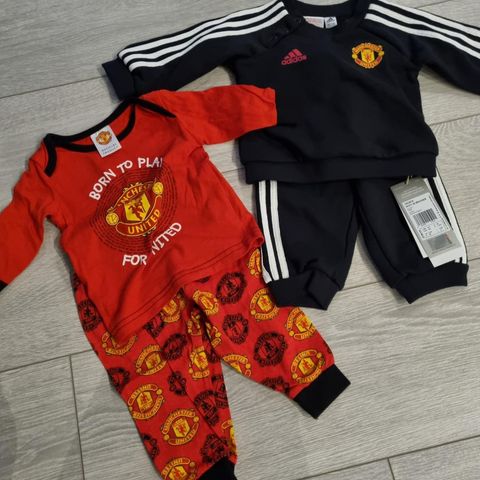 Manchester United Adidas joggedress og pysj med logo