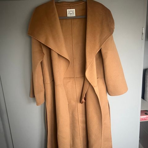 Toteme Annecy coat vurderes solgt