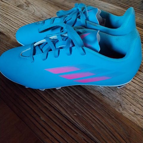 Adidas fotballsko str.36,5