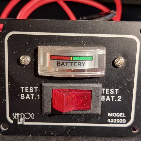 Batteri tester / indikator for 2 batterier, 12v.