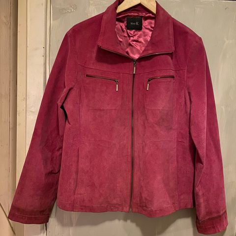 Mørk rosa semsket jakke fra Max-K