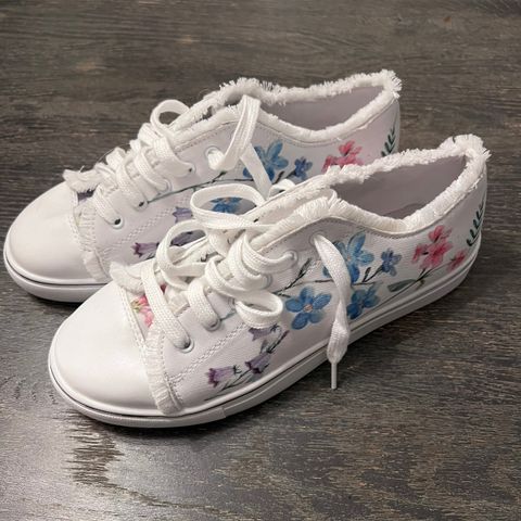 Blomstrete sneakers