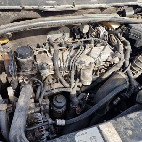 Volvo D5 motor selges i deler