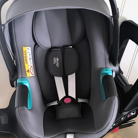 Britax Römer BABY-SAFE 3 i-SIZE med base