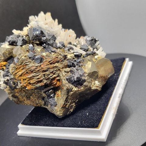Mineral Stein