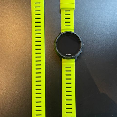 Suunto D5 Lime med forlengelsesstropp og ladekabel