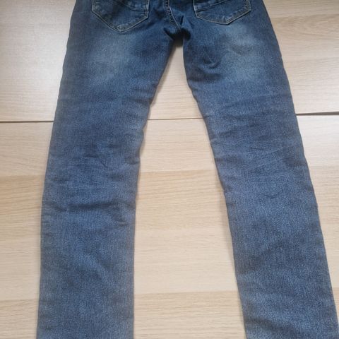 Jeans til gutt str.140