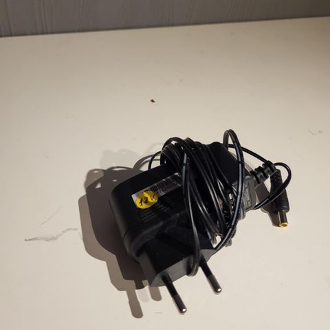 12v strøm adapter