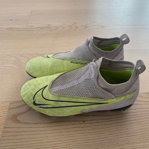 Nike fotballsko str. 38,5 (24 cm)