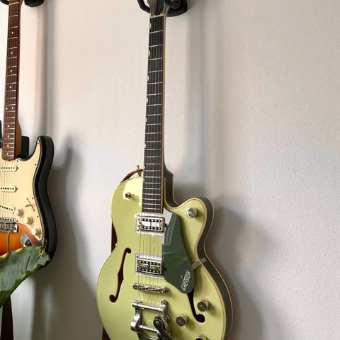 Gretsch G6659T Broadkaster Jr. in two tone smoke green