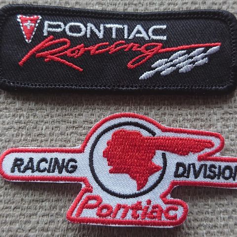 2 stk Pontiac Racing tøymerker selges