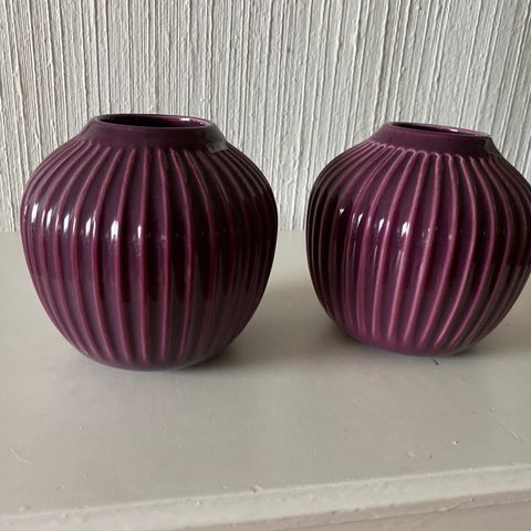 Kähler - to lilla/burgunder vaser