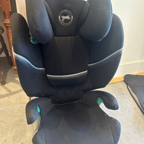 Cybex S2 I-Fix og setebeskytter