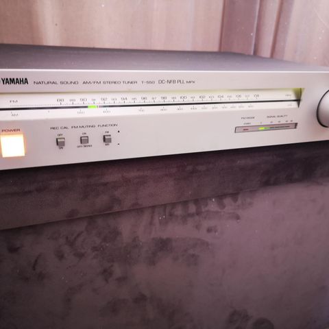 YAMAHA T-550 AM/FM STEREO TUNER