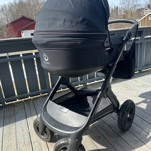 Stokke Trailz Black edition komplett barnevogn - velholdt og med ekstra utstyr.