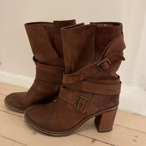 Tøffe retro Jeffrey Campbell boots i brunt lær str. 37