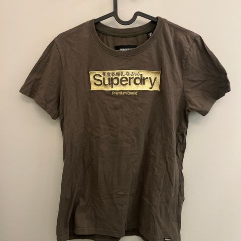 Superdry T-skjorte - pent brukt