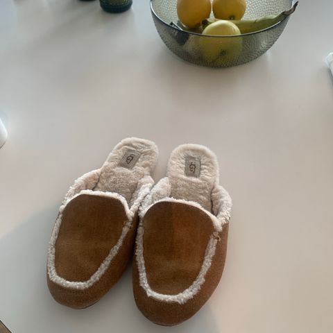 Ugg tøfler.