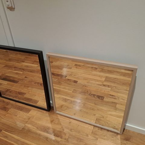 Speil i ramme fra IKEA per stk. for kr. 200