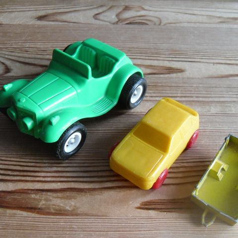 Galanite lekebil fra 80-tallet , Majorette henger og  en mindre plastbil