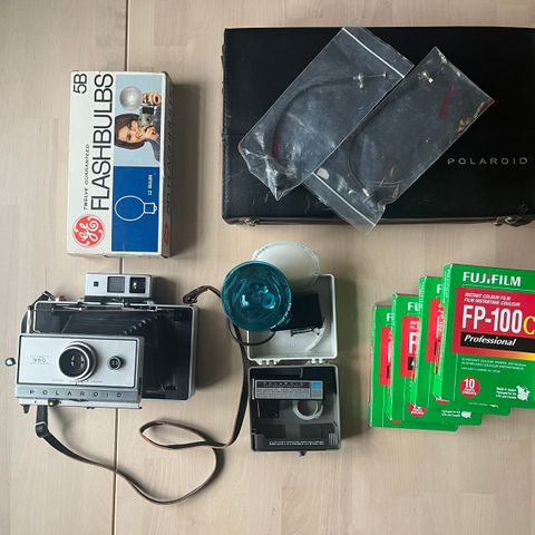 Polaroid Land 350 med fire pakker Fujifilm FP-100C