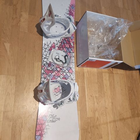 Stuf Amber snowboard 125 cm jr med bindinger (nytt og ubrukt)