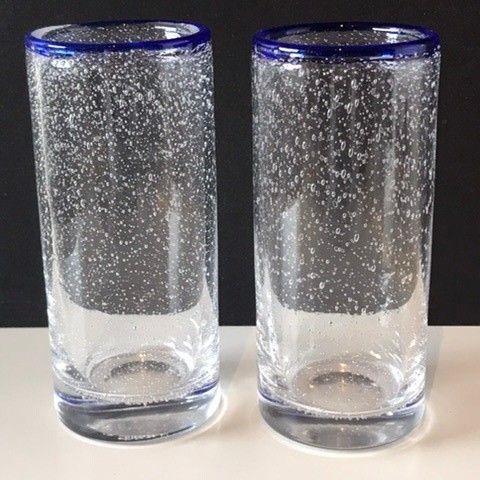2 fine vaser med bobler og blå kant
