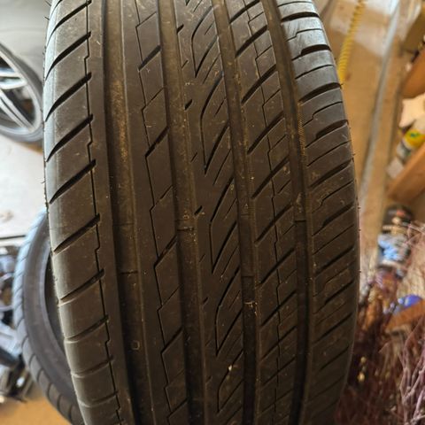 2stk. Sommerdekk 245/45 R19 98W XL