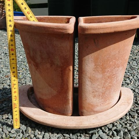 Olea terracotta potter