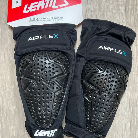 Leatt AirFlex Pro knebeskytter | Str. S