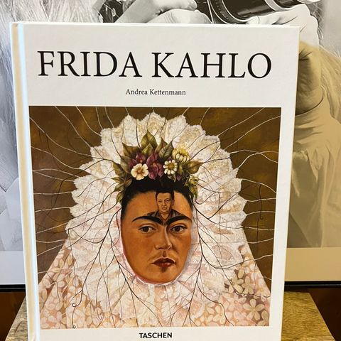 Kahlo av Andrea Kettenmann