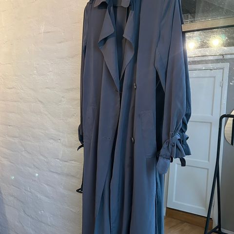 RÅLEKKER «flowy» #trenchcoat kåpe i nydelig farge