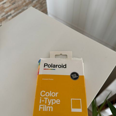 Polaroid color i-film